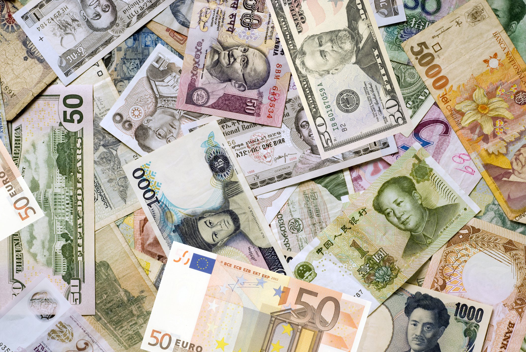 Jak wydarzenia na świecie wpływają na rynek walut?